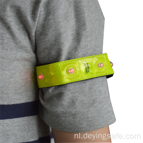 Reflecterende armband met led-verlichting aan de zijkant